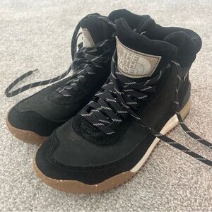 The North Face women’s Black High-Top boots 7.5 US dryvent